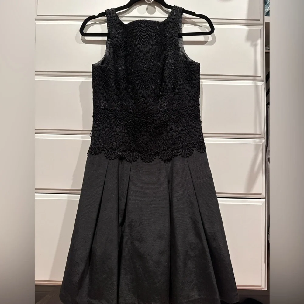 White House Black Market Lace Appliqué Sleeveless Dress Size 4 Y2K Fit & Flare - Picture 2 of 6